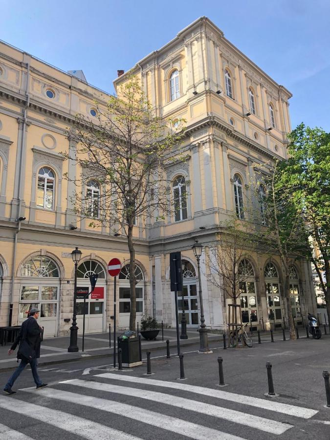 Alla Scalinata Del Teatro Rossetti Confort Suites Parcheggio Trieste Exterior photo